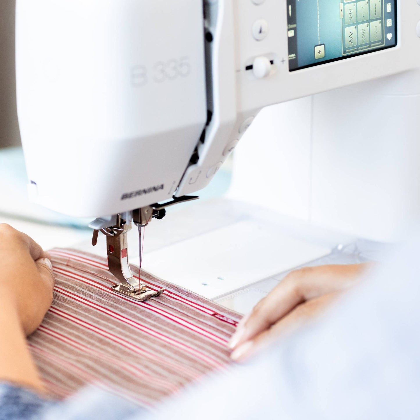 BERNINA 325 Sewing Machine (Gen. 2)