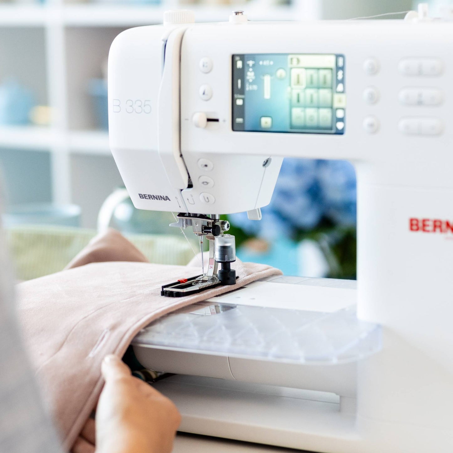 BERNINA 325 Sewing Machine (Gen. 2)