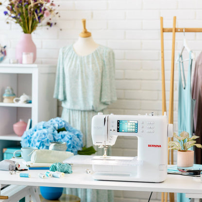 BERNINA 325 Sewing Machine (Gen. 2)
