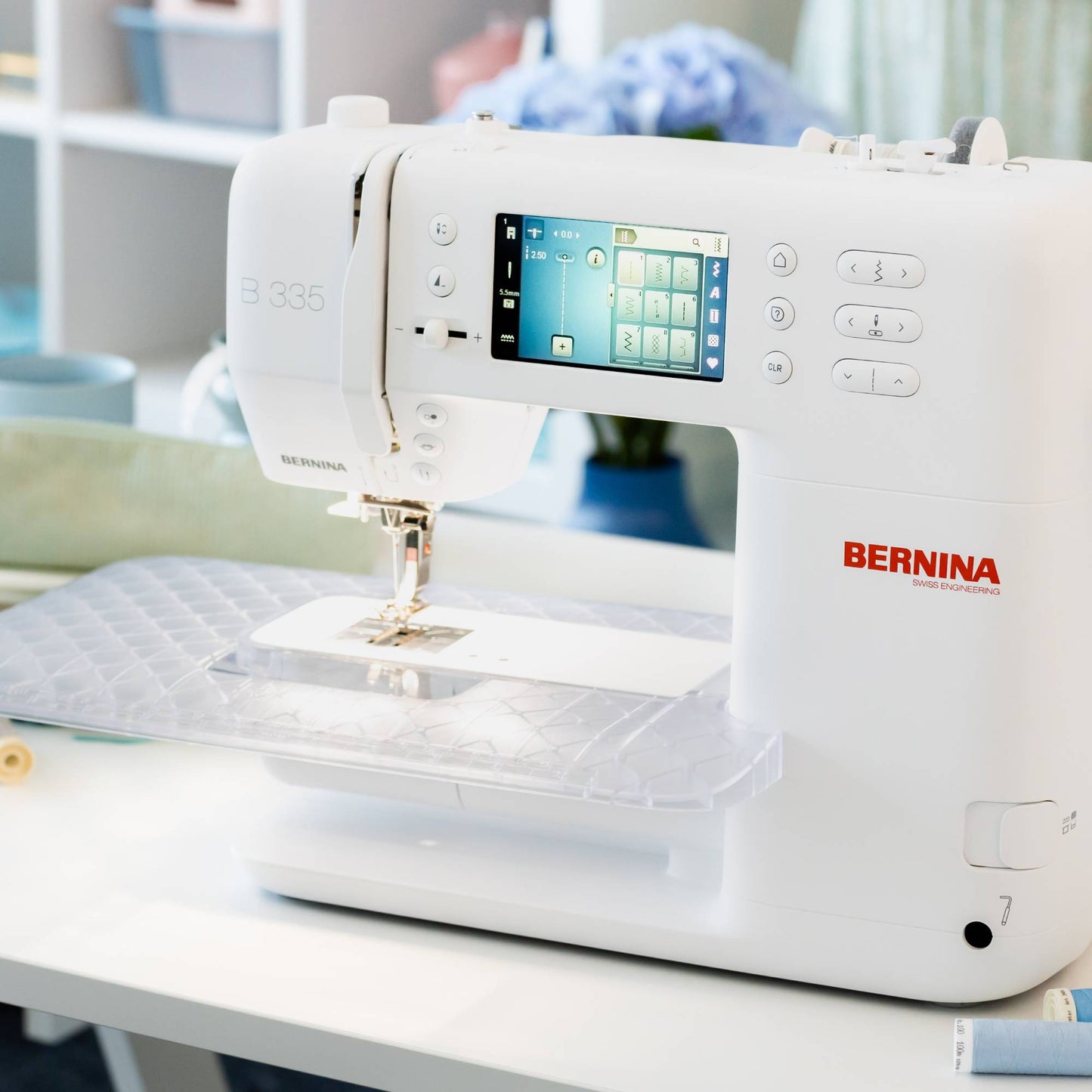 BERNINA 325 Sewing Machine (Gen. 2)