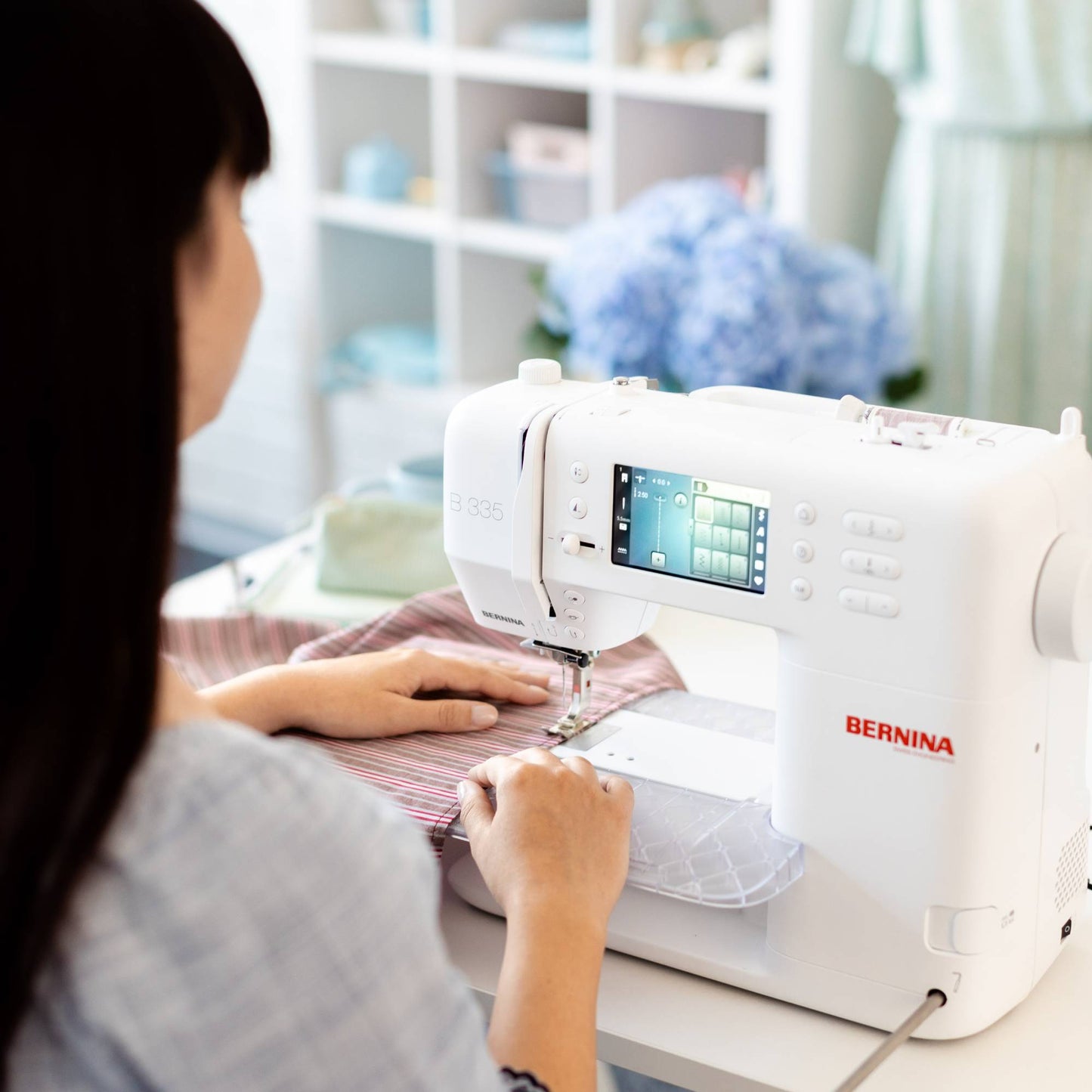BERNINA 335 Sewing Machine (Gen. 2)