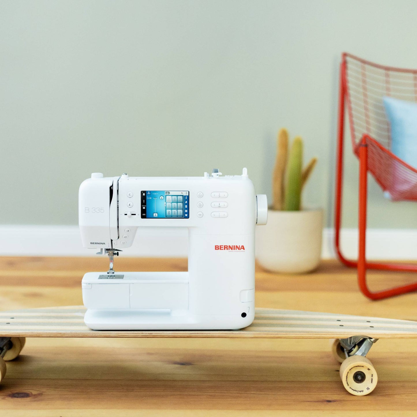BERNINA 335 Sewing Machine (Gen. 2)