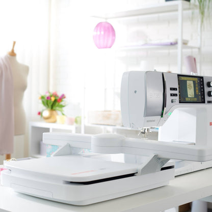 BERNINA 735 Sewing Machine