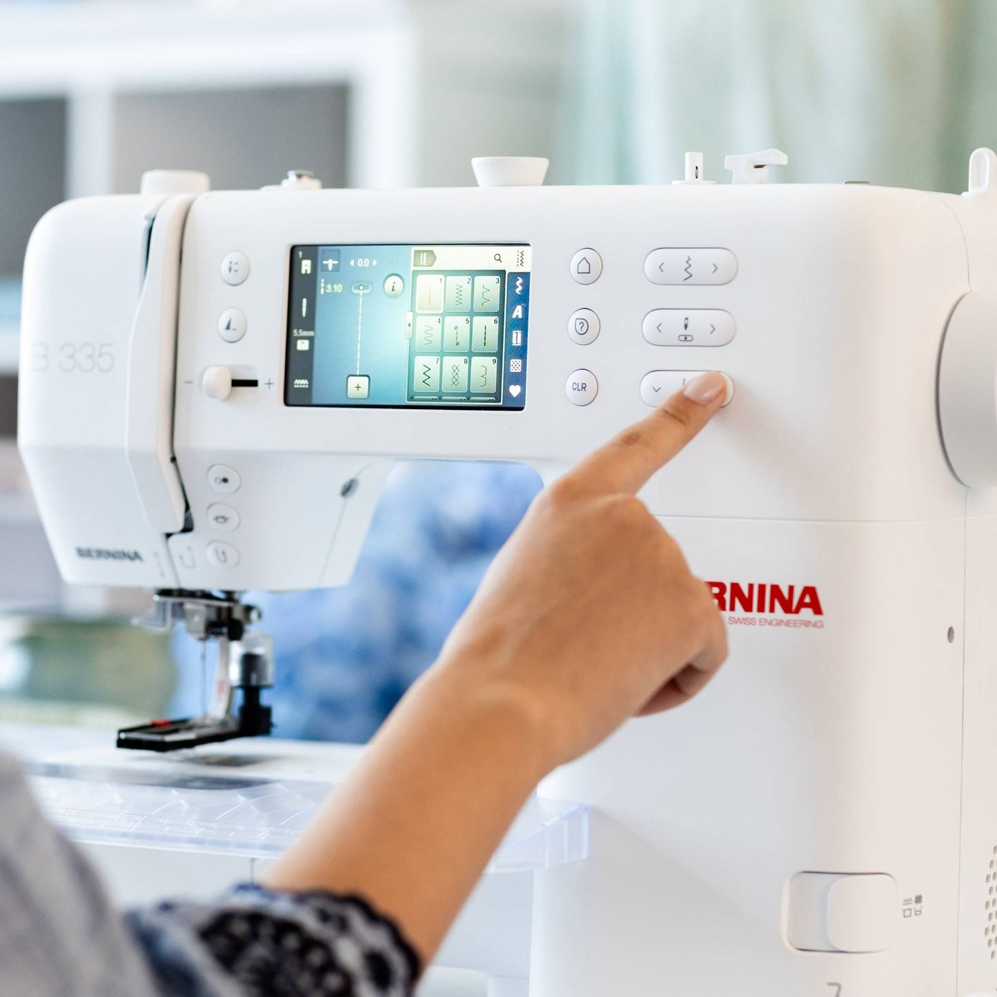 BERNINA 335 Sewing Machine (Gen. 2)