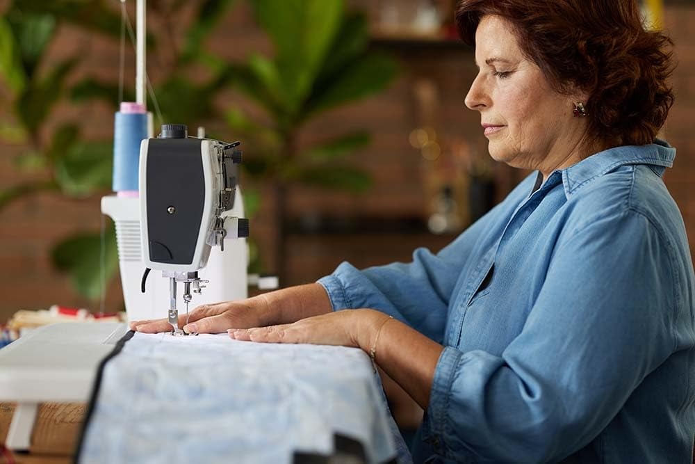 Bernette b08 Straight Stitch Machine & Quilter’s Essentials Bundle with Rotary Cutter, Cutting Mat & Scissors